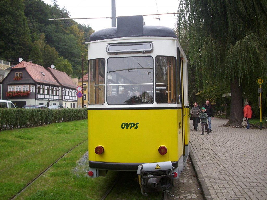 Triebwagen der Kirnitschtalbahn in Bad Schandau Richtung Beuthenfall.