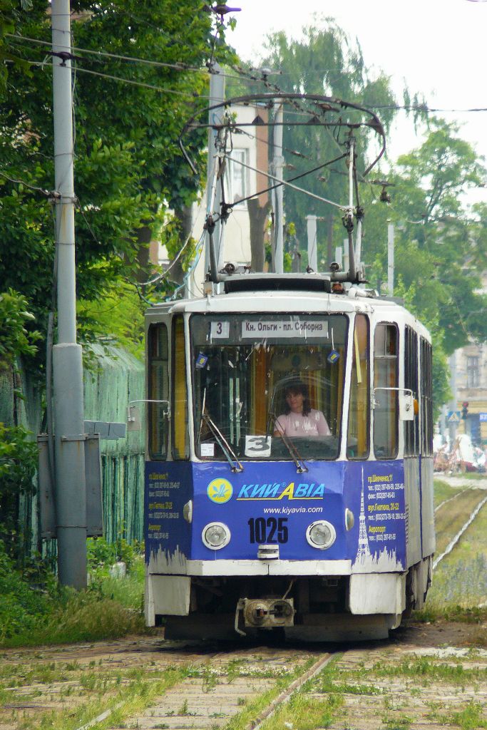 Tw 1025 Bahnhof Lviv 15-06-2011.