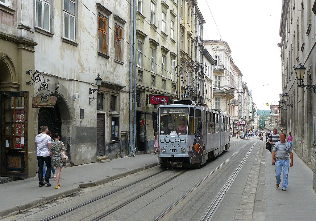 Tw 1111 Vul. Ruska, Lviv, Ukraine 09-06-2011.

Tram 1111  in de Vul. Ruska in Lviv, Oekraine 09-06-2011.