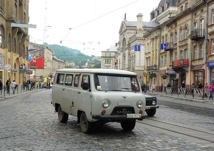 UAZ Nutzwagen in Lviv am 27-05-2010.