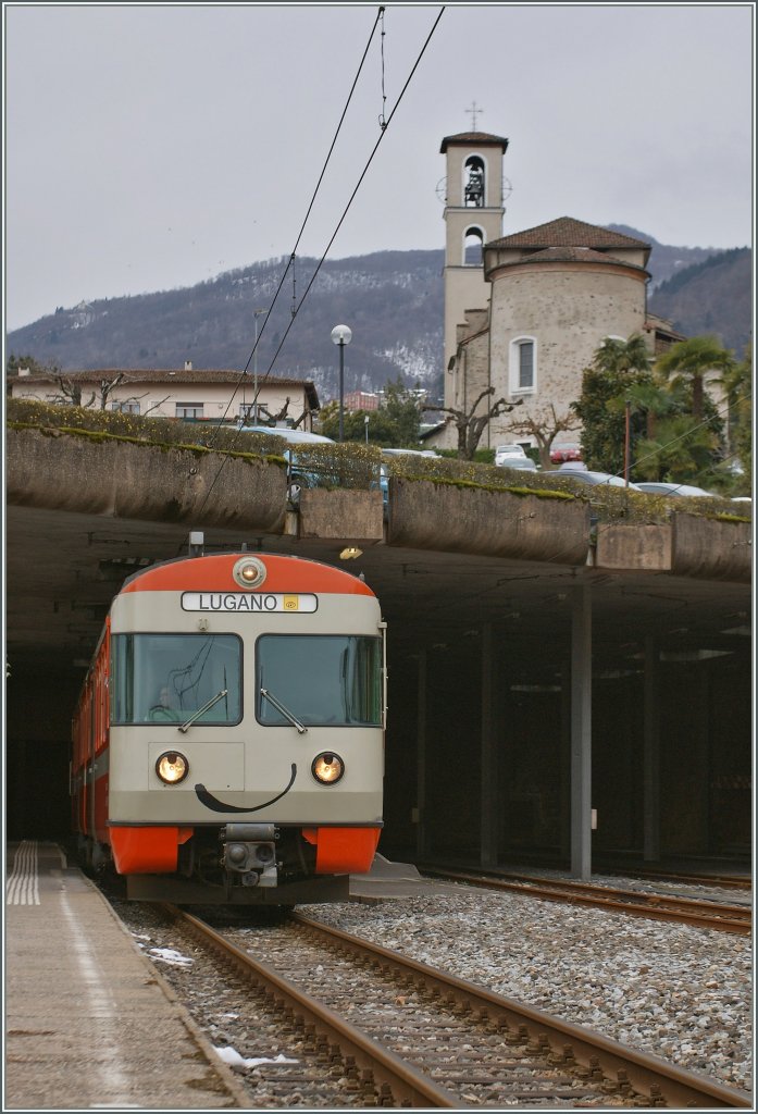 Unwissende sagen immer Zge seine nur Stahl und Eisen, doch sie sind sicher noch nie mit dem FLP Be 4/8 42 gefahren; und seine Brdern und Schwestern sind genauso zufrieden...
Ponte Tresa den 20. Mrz 2013