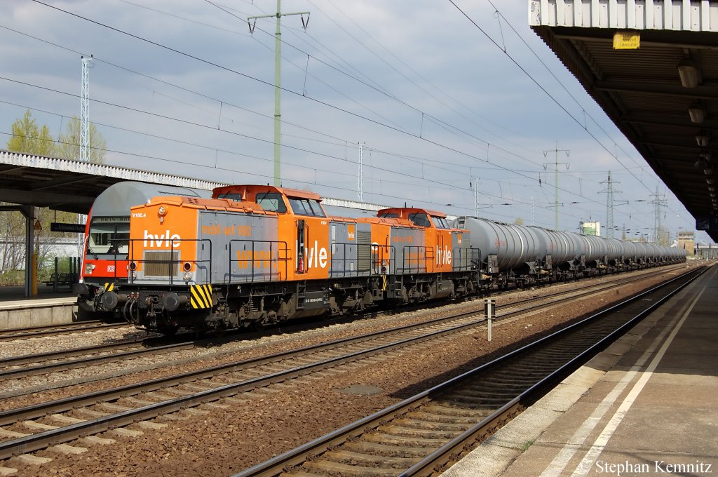 V160.4 (203 109-4) & V160.7 (203 150-8) der hvle mit Kesselzug in Berlin Sch�nefeld-Flughafen. 16.04.2011