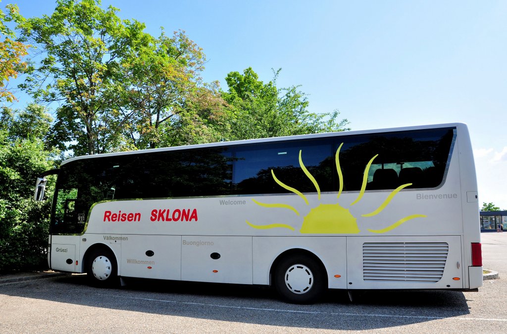VAN HOOL T911 ALICRON von SKLONA Reisen aus sterreich am 23.6.2013 in Krems gesehen.