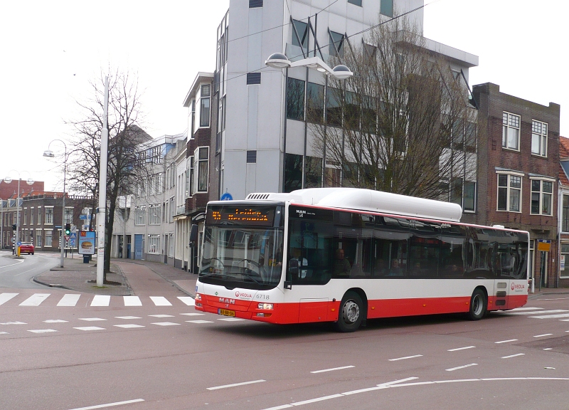 Veolia Bus nummer 6718 Korevaarstraat Leiden 28-03-2010.