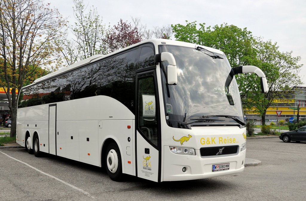 VOLVO von G & K Busreisen aus sterreich am 28.4.2013 in Krems an der Donau.