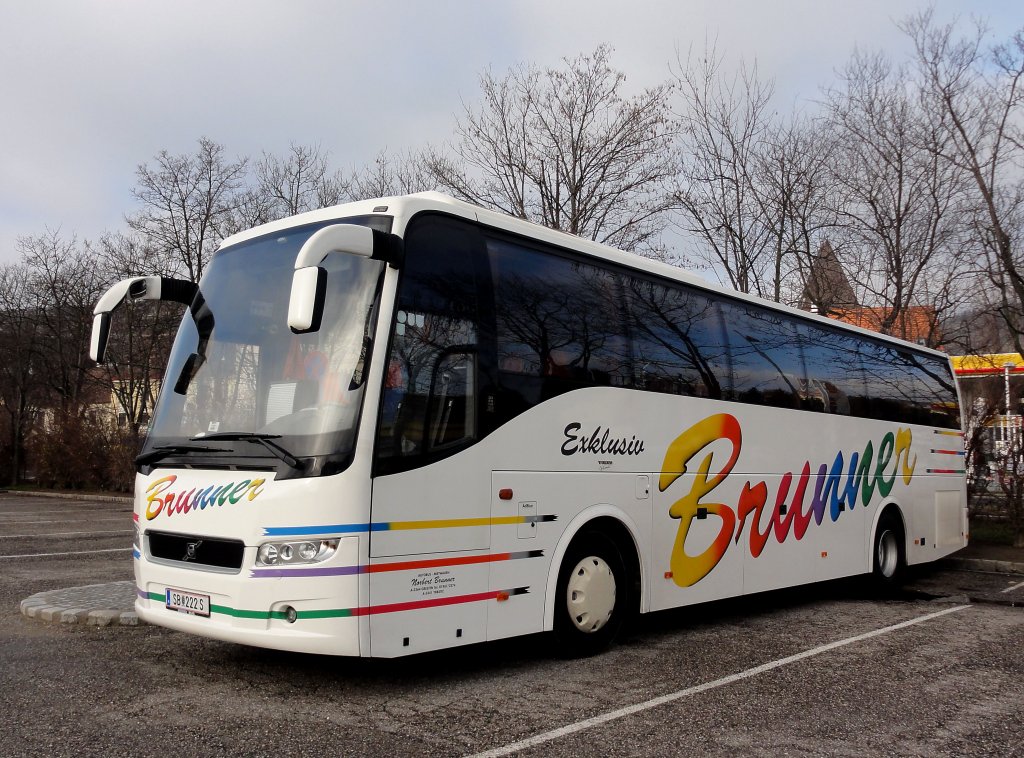 VOLVO Reisebus von BRUNNER Reisen aus Niedersterreich am 29.12.2012 in Krems an der Donau.