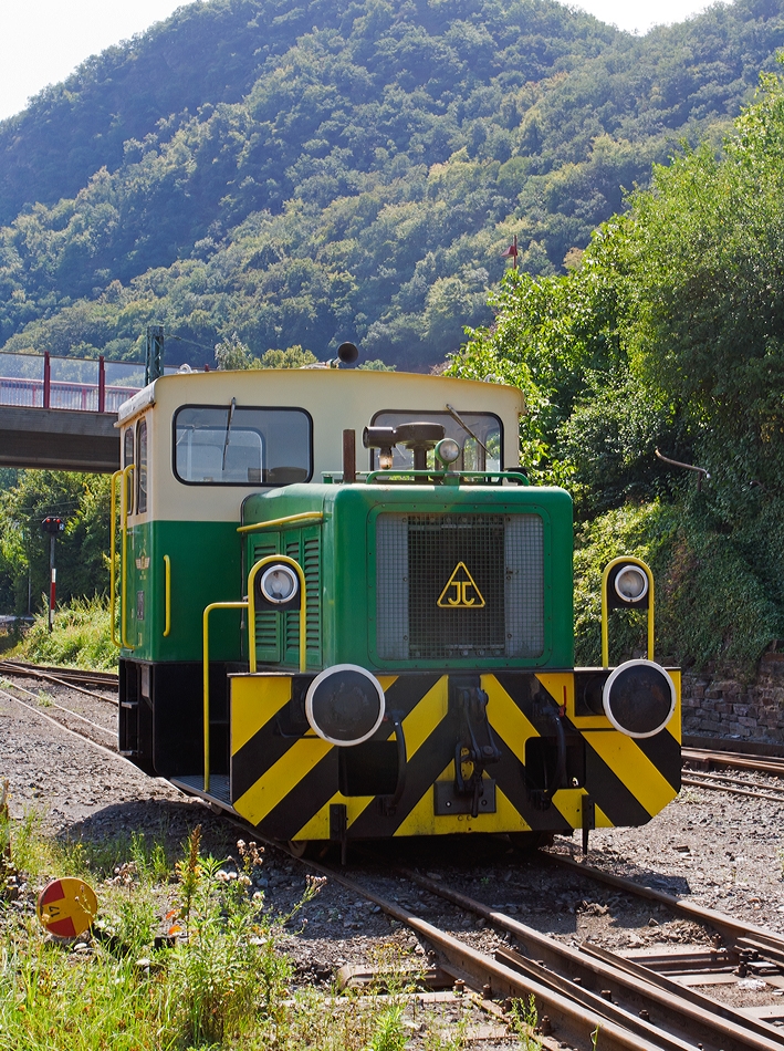 Von vorne: Die D8 der der Brohltal Eisenbahn (BEG), ex. R. Folgolin, Neuwied, ex Zementfabrik Bonn, am 18.08.2011 in Brohl-Ltzing auf der Gleisanlage Rheinanlagen