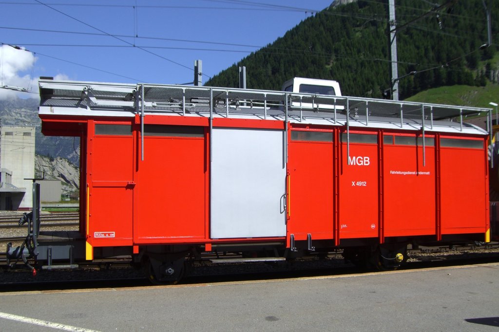 X 4912 der MGB  Fahrleitungsdienst Andermatt , aufgenommen in Andermatt am 31.07.2007.