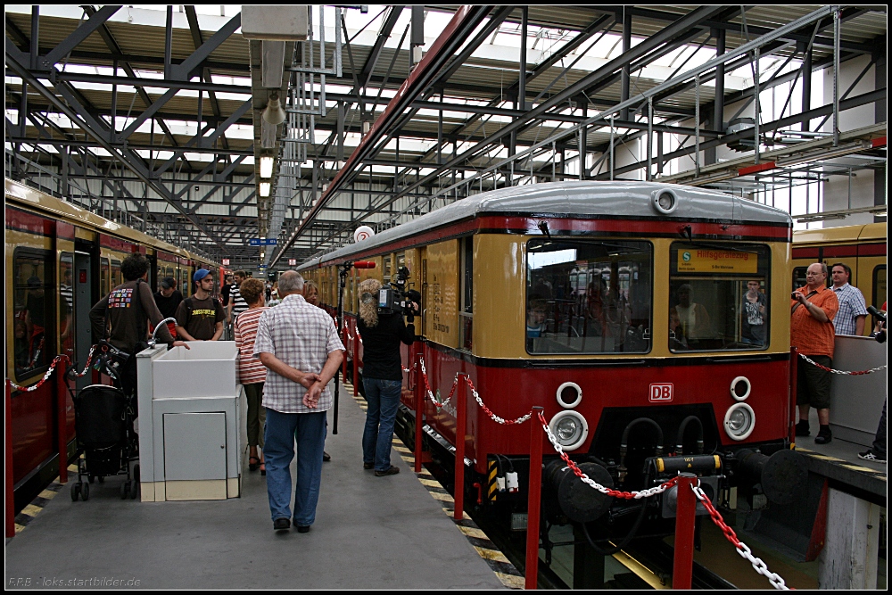 Zum Tag der offenen T�r kam auch der Hilfsger�tezug 478 532-4/478 521-8 vom S-Bw Wannsee (Tag der offenen T�r S-Bw Gr�nau, 08.08.2010)