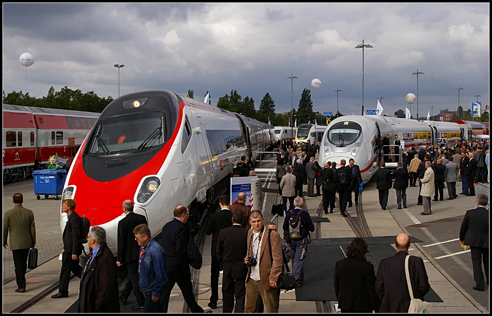 Zwei Hochgeschwindigkeitsz�ge wie sie unterschiedlicher nicht sein k�nnten: Der ETR 610 und der neue ICE4 (INNOTRANS 2010 Berlin 21.09.2010)