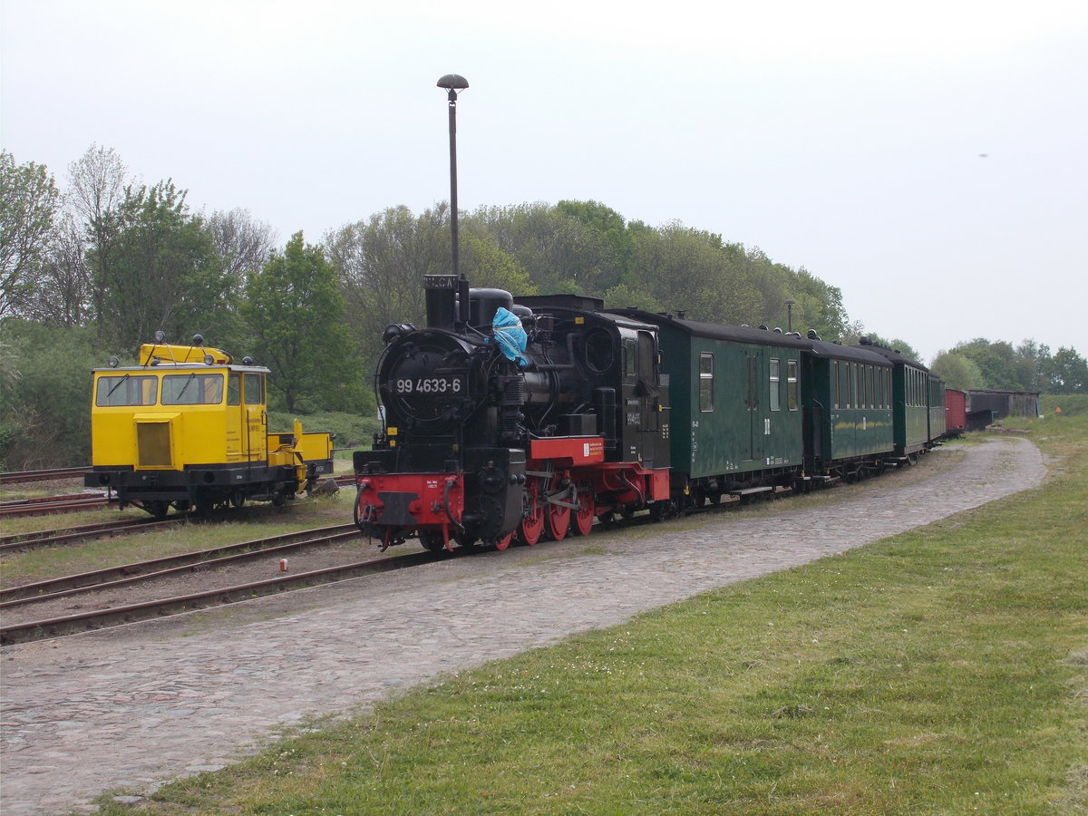  99 4633-6 im Putbuser Tradionsbereich am 20.Mai 2016.