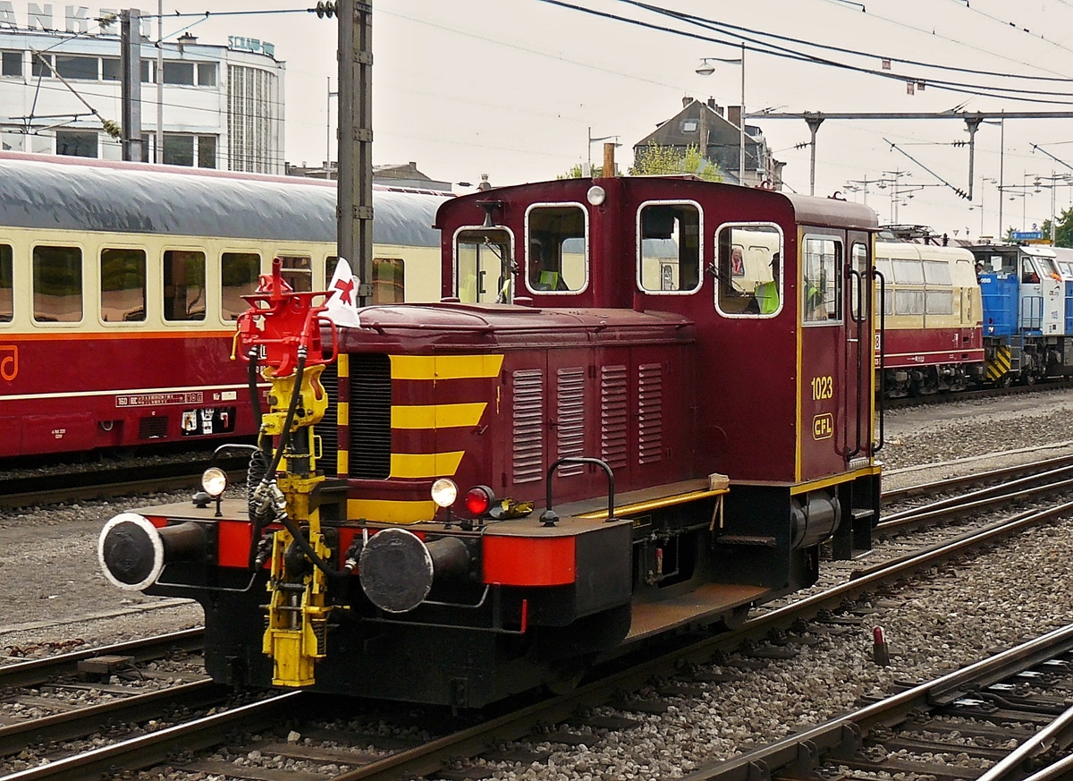 . Am 09.05.2009 wurde im Bahnhof von Luxembourg 150 Jahre Einsenbahn in Luxemburg gefeiert. Die CFL 1023 bernahm an diesem Tag Rangierarbeiten und konnte vor illustrem auslndischen Material fotografiert werden.

Bei der Lok hnadelt es sich um eine Deutz vom Typ A8 L614. Sie wurde 1956 unter der Fabriknummer 56324 bei Klckner-Humboldt-Deutz gebaut.