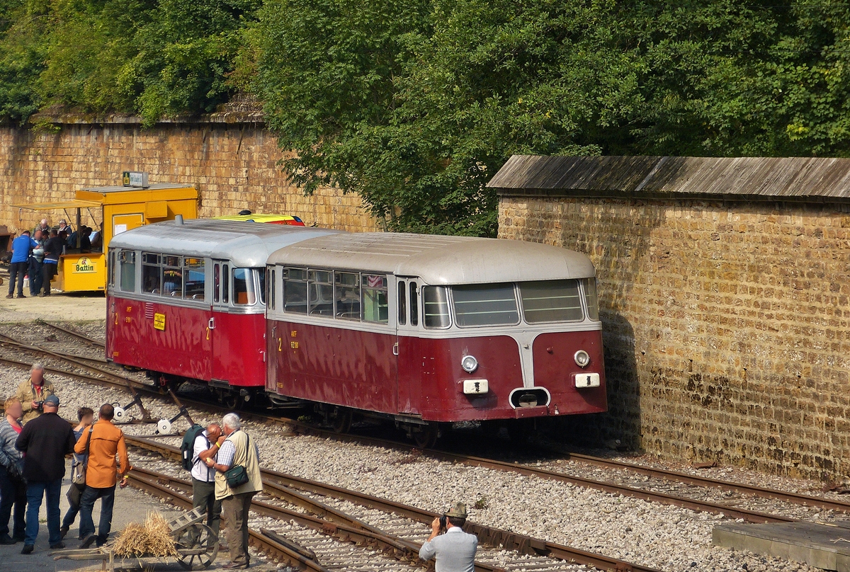 . Am 12.09.2005 prsentierte sich der Uerdinger Schienenbus Z 151 zusammen mit dem Uerdinger Beiwagen RZ 1061 in Fond de Gras beim Dampffestival 2015. Farblich zwar noch nicht ganz abstimmt, verbreitet das Duo trotzdem schon eine ganze Menge Nostalgie. (Hans)