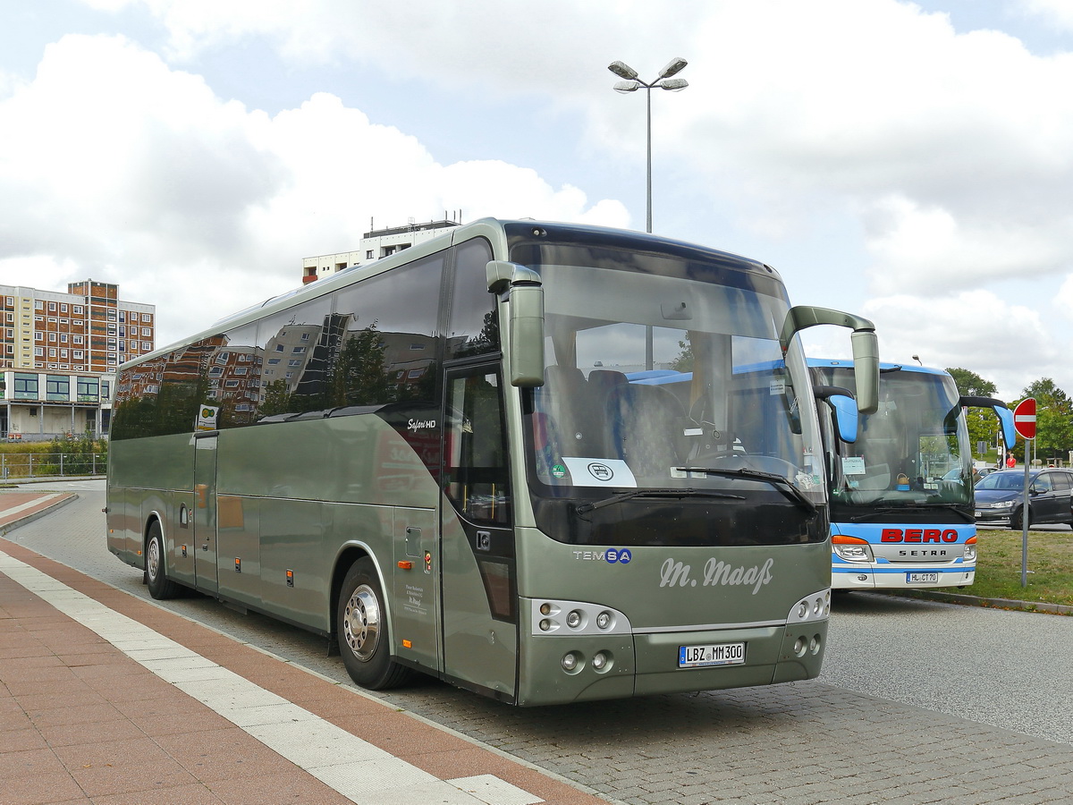  Auf der Nordseite der Hauptbahnhofes von Rostock stand am 31. August 2018 der Bus der
Firma M. Maaß GbR aus Plauen.
   