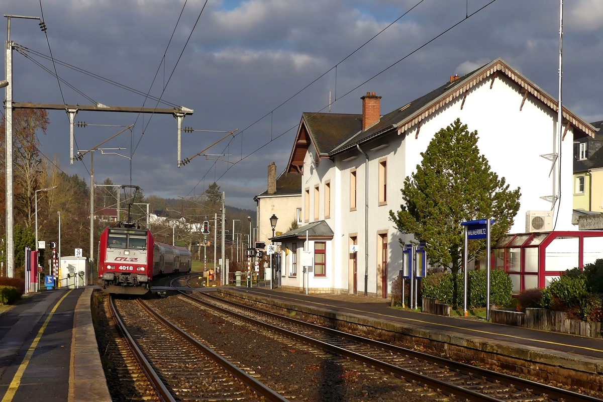  - Bahnhof Wilwerwiltz – Die CFL 4018 zieht am 11.12.2018 den RE 480 Troisvierges - Luxembourg in den Bahnhof von Wilwerwiltz ein. (Jeanny) 