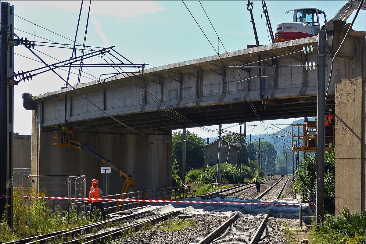 . Blick am 01.09.2016 vom Bahnsteig im Bahnhof Mersch auf den verbleibenden Teil, welcher noch abzureien bleibt, die Arbeiten liegen gut im Zeitplan weil die Zugstrecke noch bis zum 12.09. gesperrt ist noch. 