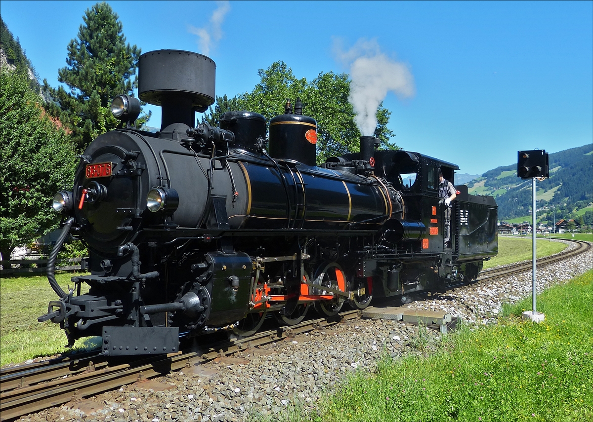 . Dampflok Nr 4 der Zillertalbahn beim umsetzen in Mayerhofen,  24.08.2016 (Hans) 
gebaut 1909 von Krauss & Co aus Linz unter der Nr 6035; 
Spurweite 760 mm; 
LüP  13700 mm; 
Bauart D1-h2; 
Höhe 3,552 m; Breite 2,45 m; 
Treibachsen Durchmesser 900 mm; 
Laufachsdurchmesser 650 mm; 
Bremsbauart Gußklotzbremse; 
Gesamt Achsstand 9590 mm; 
Leergewicht 36,5 t; Dienstgewicht 52 t; 
Rmin 80 m; 
Leistung 225 KW; 
Rostfläche 1,71 m², 
Wasservorrat 7,5 m³; 
Kohlevorrat 3 m³; 
Kesseldruck 12 bar; 

