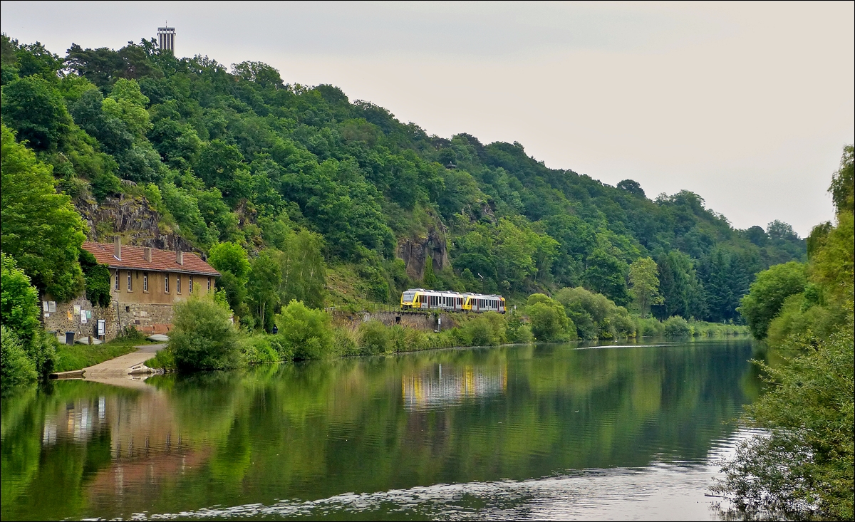 . Der Fotostandpunkt eignete sich aber prima, um die HLB (Hessische Landesbahn) LINT 41 Doppeleinheit an der Lahn zu fotografieren, bevor sie den Bahnhof von Runkel erreichte. 26.05.2014 (Jeanny)