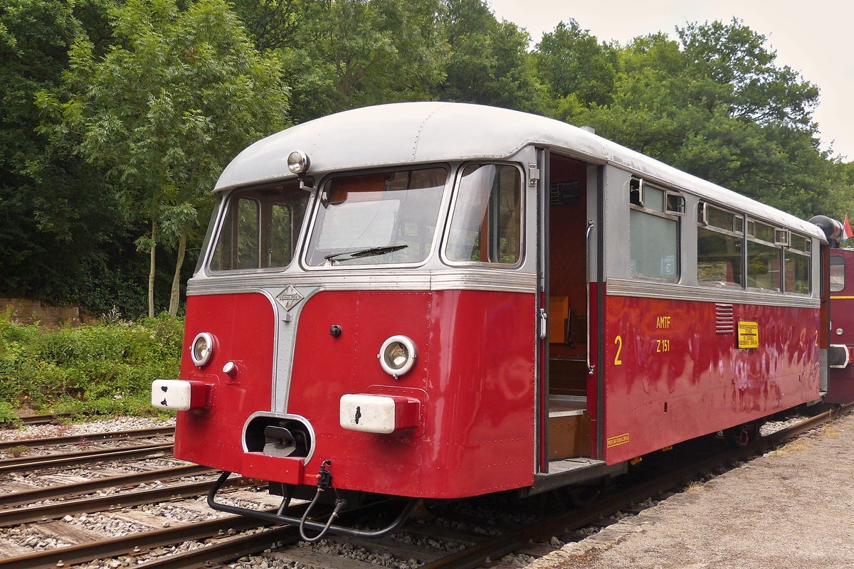 . Der Uerdinger Schienenbus AMTF Z 151 konnte am 26.07.2015 im Bahnhof Fond de Gras von auen und innen bewundert werden. Seit dem Saisonbeginn bei der Museumsbahn Train 1900 am 1. Mai 2015 ist der Z 151 wieder jedes Wochenende im Einsatz. (Hans)