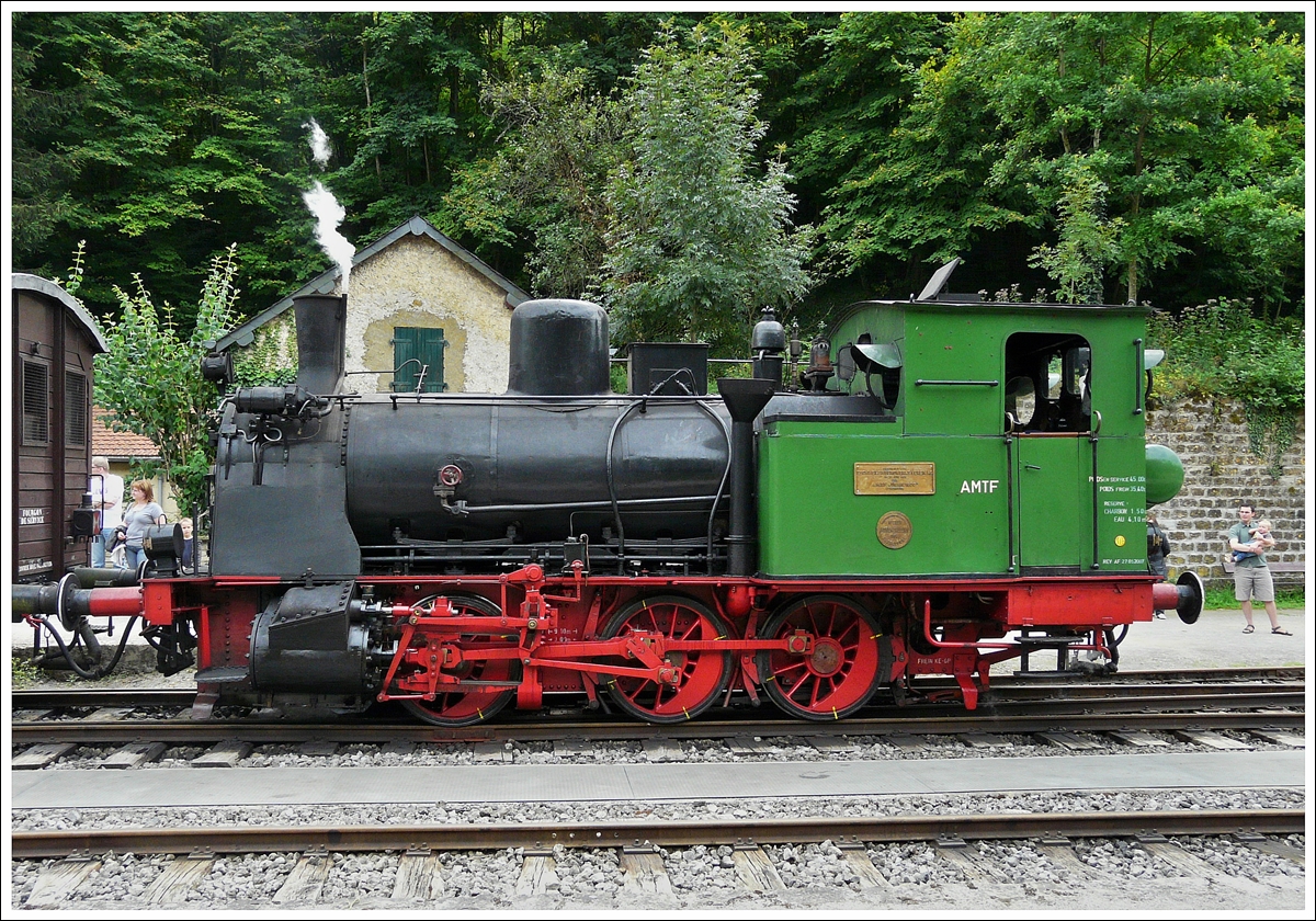 . Die AMTF Dampflok Anna N 9 wartet am 17.08.2008 in Fond de Gras auf die Abfahrt nach Ptange. (Jeanny)

Die Lokomotive Anna N 9, ist eine Lok des Typs Crefeld/C, Hohenzollern 2227, sie wurde im Jahre 1908 gebaut. Sie kam 1985 zum Museumsverein Train 1900 und ist ein Geschenk des Eschweiler Bergwerks-Vereins (EBV).