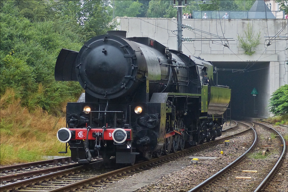 . Die CFL Dampflok 5519 whrend einer Sonderfahrt setzt im Endbahnhof von Wiltz um, spter wird sie ihren Zug Tender voraus nach Luxemburg zu ziehen. (Hans) 24.07.2016  