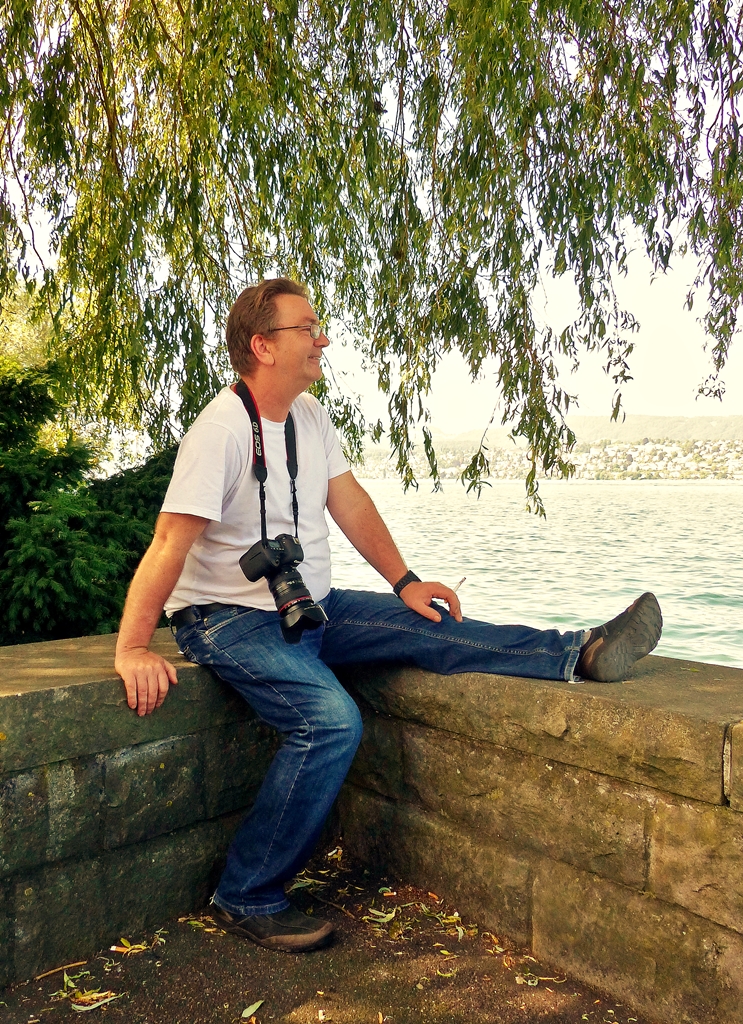 . Eine kleine Pause f�r den gestressten Bahnfotografen am Z�risee. 07.06.2015 (Jeanny)