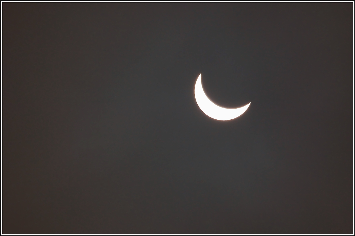 . Eine Wolkenl�cke machte es m�glich - Die partielle Sonnenfinsternis des 20.03.2015 um 11.26 Uhr in Marnach/Luxemburg. (Hans)