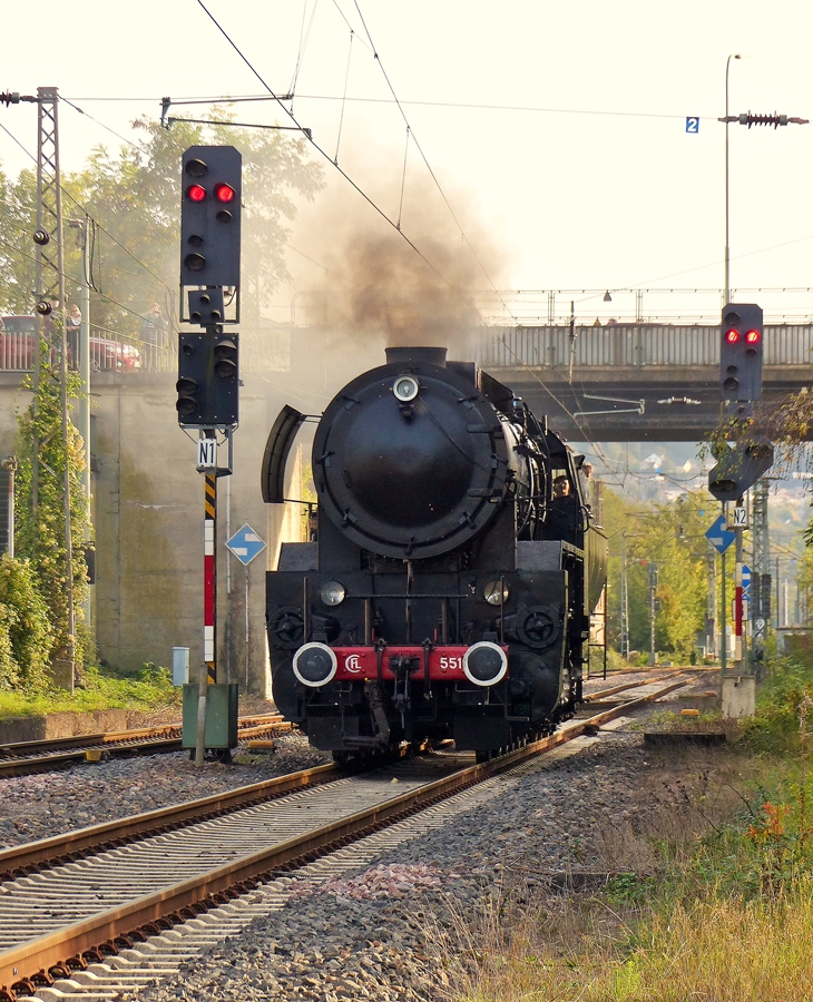 . Im Abendlicht des 19.10.2014 setzte die Dampflok 5519 im Bahnhof von Perl (D) um, damit sie den Sonderzug  Musel Nostalgie Express  Kessel voraus wieder zurck nach Luxemburg Stadt ziehen konnte. (Jeanny)