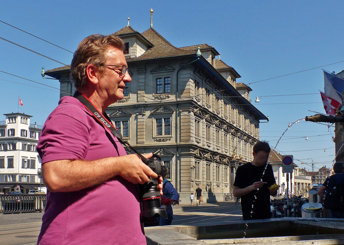 . In Zrich faszinieren nicht nur die tollen Bahnen den netten Fotografen. 06.06.2015 (Jeanny)