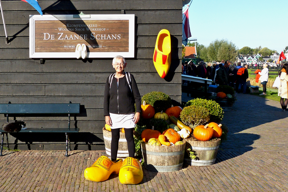 . Sind die Schuhe nicht etwas zu gro�? ;-) Zaanse Schans, 27.09.2016 (Hans) 