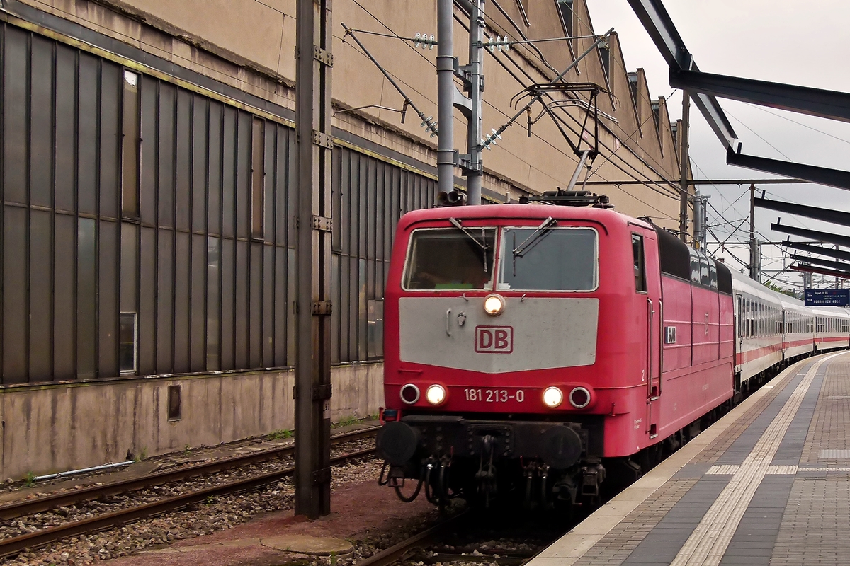 . Stromabnehmer Studie der 181er - Die 181 213-0  Saar  zieht den noch leeren IC 135 Luxembourg - Norddeich Mole in den Bahnhof von Luxemburg. 23.06.2011 (Jeanny)