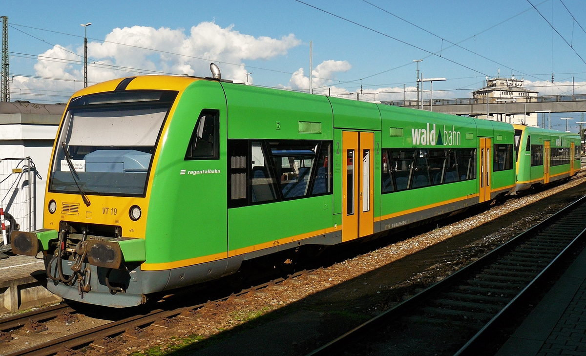 . Zwei gekuppelte Stadler Regio-Shuttle der Waldbahn waren am 11.09.2010 im Bahnhof von Plattling abgestellt. (Hans)