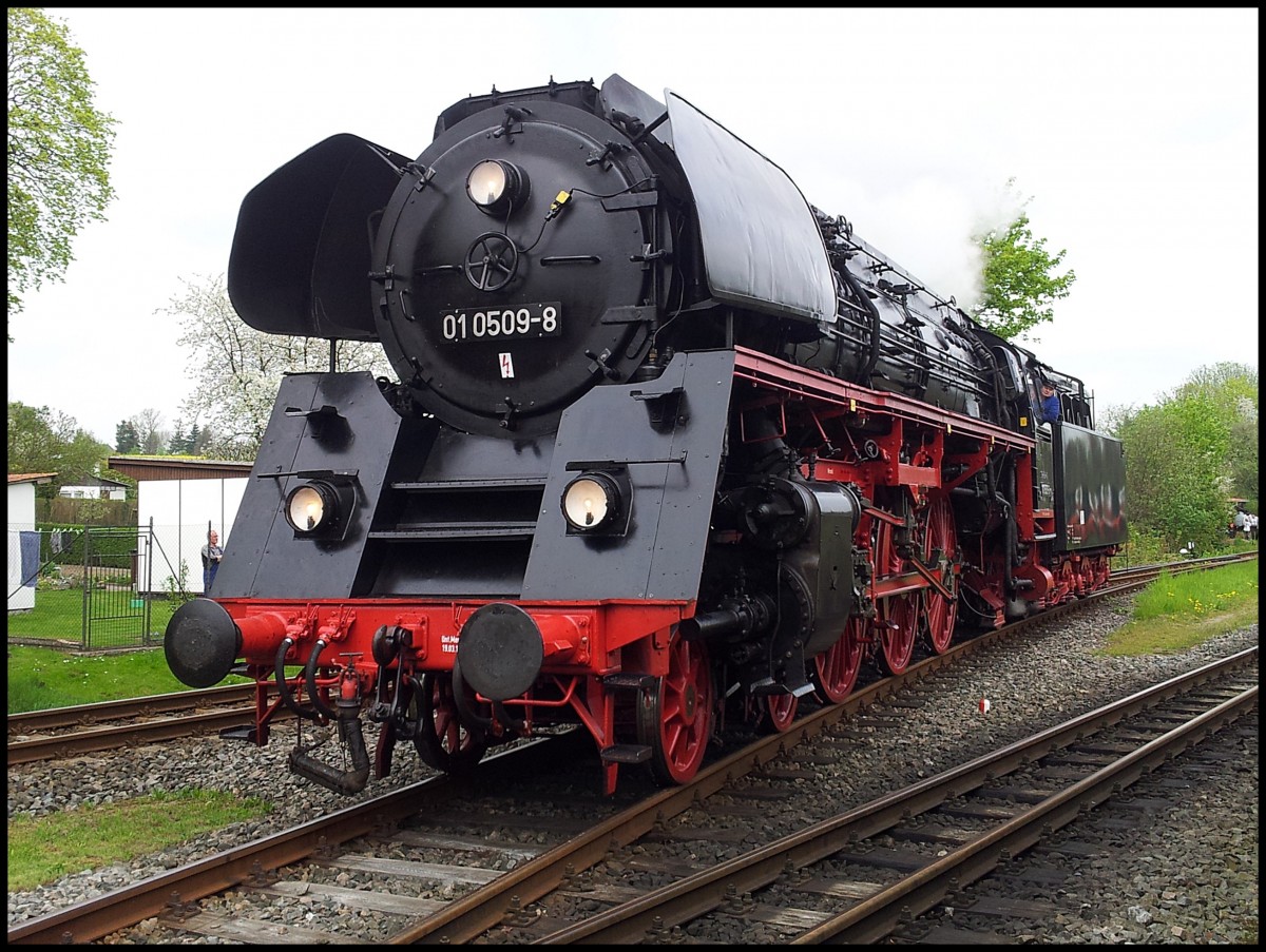 01 0509-8 auf dem Bahnhofsfest in Putbus am 11.05.2013