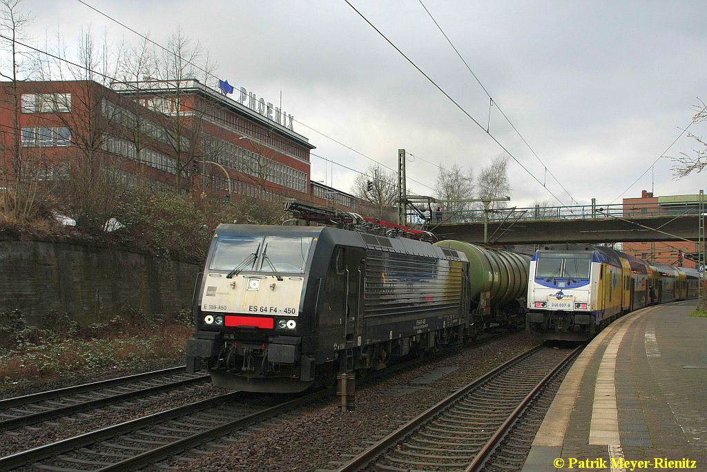 03/02/2015:
MRCE ES64 F4 - 450 mit Kesselwagenzug in Hamburg-Harburg auf dem Weg nach Süden
