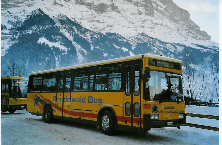 (082'012) - AVG Grindelwald - Nr. 24/BE 364'408 - Vetter am 24. Dezember 2005 beim Bahnhof Grindelwald