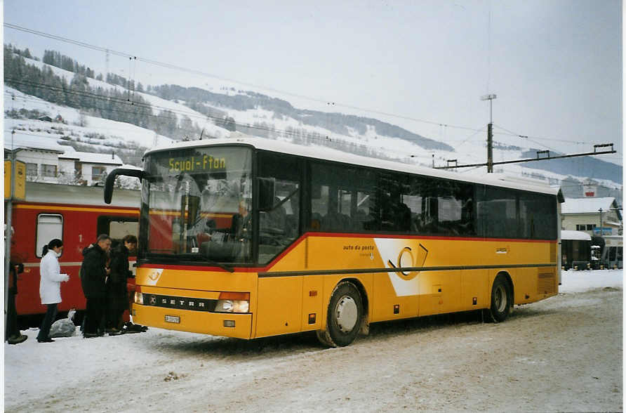 (082'413) - PostAuto Graubnden - GR 159'298 - Setra am 1. Januar 2006 beim Bahnhof Scuol-Tarasp