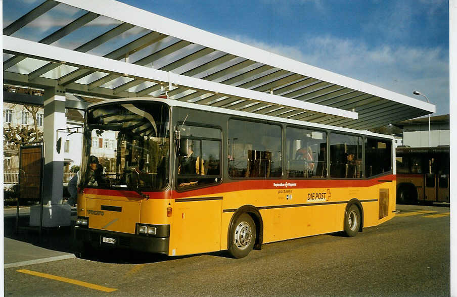 (083'114) - Peter, Pfaffnau - LU 15'099 - Volvo/Lauber am 18. Februar 2006 beim Bahnhof Zofingen