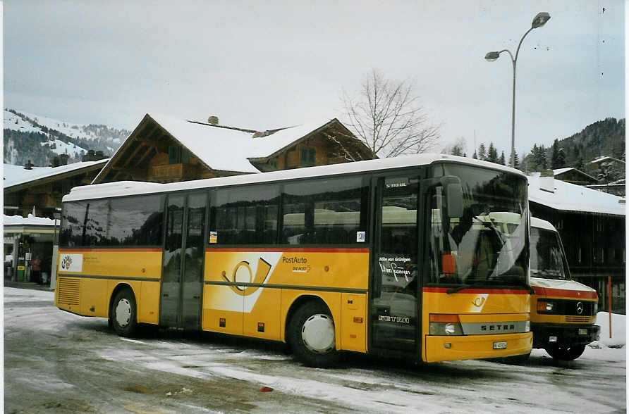 (083'130) - Kbli, Gstaad - BE 403'014 - Setra am 19. Februar 2006 beim Bahnhof Gstaad