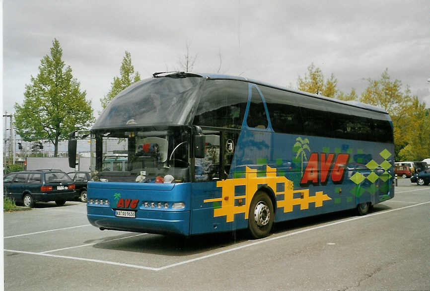 (084'633) - Aus Deutschland: AVG Ettingen - KA-AV 9636 - Neoplan am 7. Mai 2006 in Thun, Seestrasse