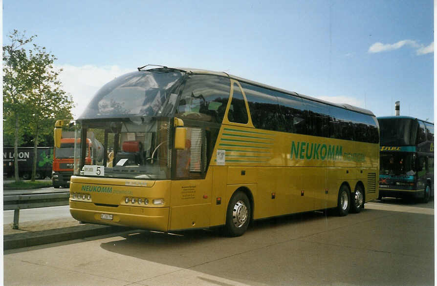 (085'210) - Aus der Schweiz: Neukomm, Horboden - BE 200'789 - Neoplan am 19. Mai 2006 in Lrrach, Grenze