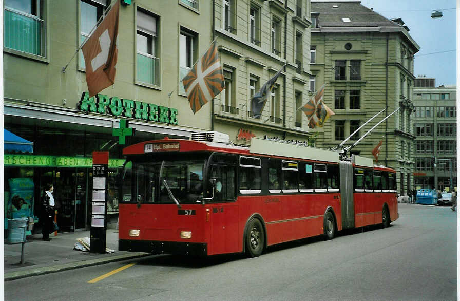 (085'529) - Bernmobil, Bern - Nr. 57 - FBW/Hess Gelenktrolleybus am 22. Mai 2006 in Bern, Hirschengraben
