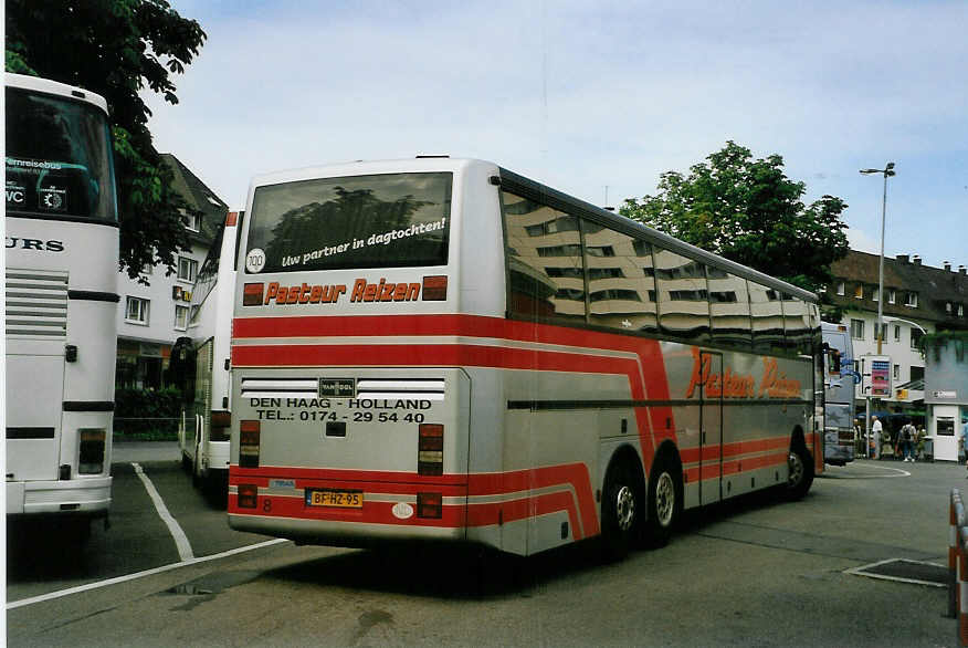 (087'131) - Aus Holland: Pasteur, Den Haag - Nr. 8/BF-HZ-95 - Van Hool am 8. Juli 2006 in Freiburg, Karlsplatz