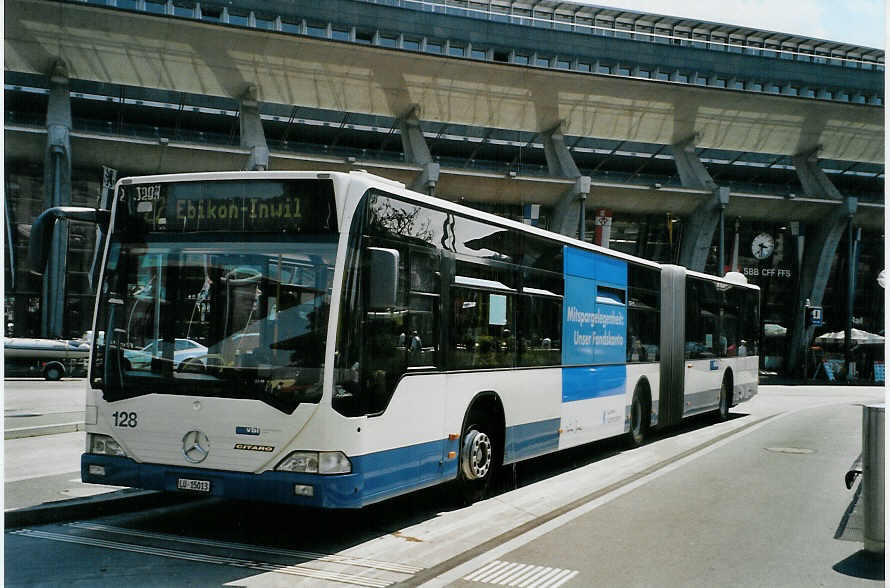 (087'603) - VBL Luzern - Nr. 128/LU 15'013 - Mercedes am 25. Juli 2006 beim Bahnhof Luzern