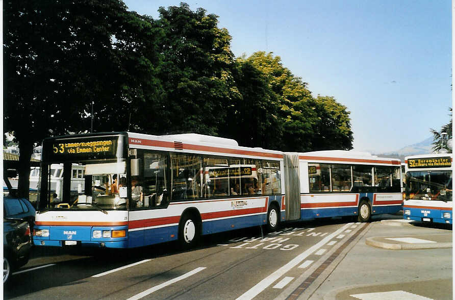 (087'627) - AAGR Rothenburg - Nr. 25/LU 15'042 - MAN am 25. Juli 2006 beim Bahnhof Luzern