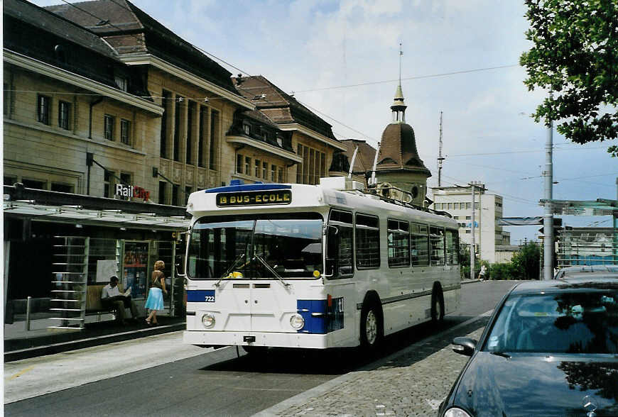 (087'833) - TL Lausanne - Nr. 722 - FBW/Hess Trolleybus am 26. Juli 2006 beim Bahnhof Lausanne
