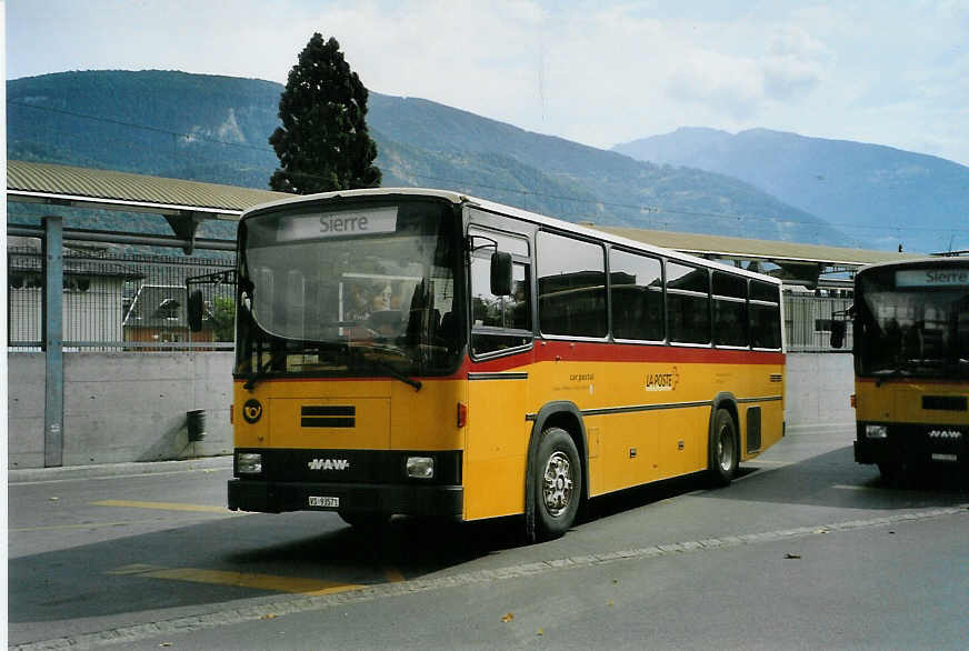 (087'936) - Epiney, Ayer - VS 93'571 - NAW/Lauber am 26. Juli 2006 beim Bahnhof Sierre