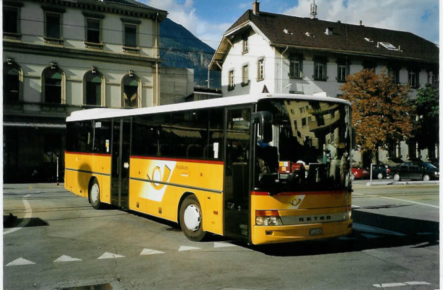 (088'837) - PostAuto Wallis - VS 245'885 - Setra am 7. August 2006 beim Bahnhof Brig