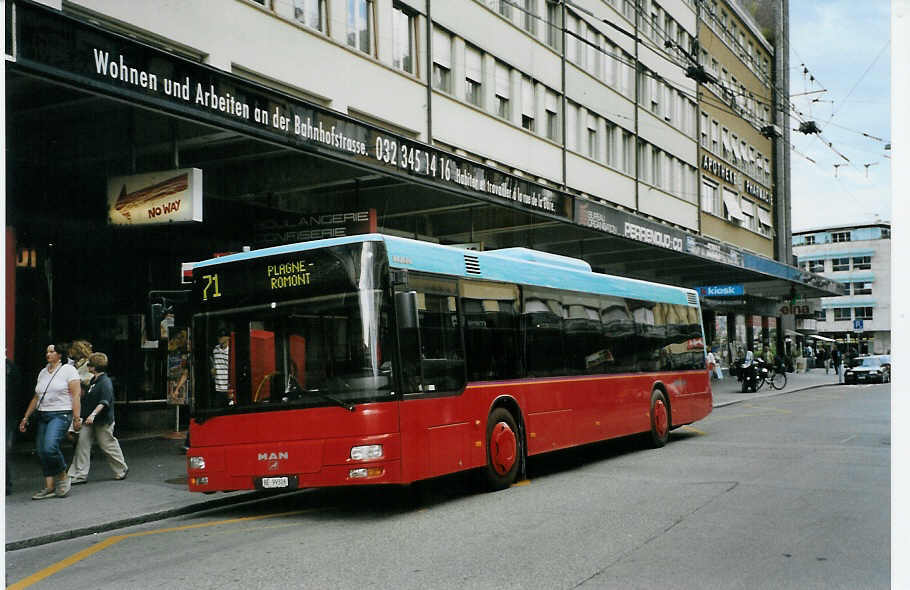 (089'036) - Funi-Car, Biel - Nr. 6/BE 99'306 - MAN am 19. August 2006 beim Bahnhof Biel