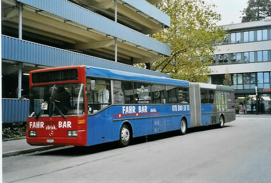 (090'500) - Brgi, Wil - SG 284'674 - Mercedes (ex Larag, Wil; ex SBC Chur (Engadinbus); ex AAGS Schwyz Nr. 30; ex Vorfhrfahrzeug) am 11. November 2006 beim Hauptbahnhof Winterthur