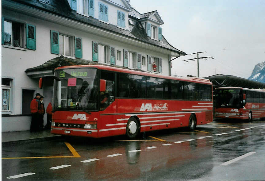 (091'429) - AFA Adelboden - Nr. 24/BE 26'701 - Setra (ex Nr. 11) am 7. Januar 2007 beim Bahnhof Frutigen